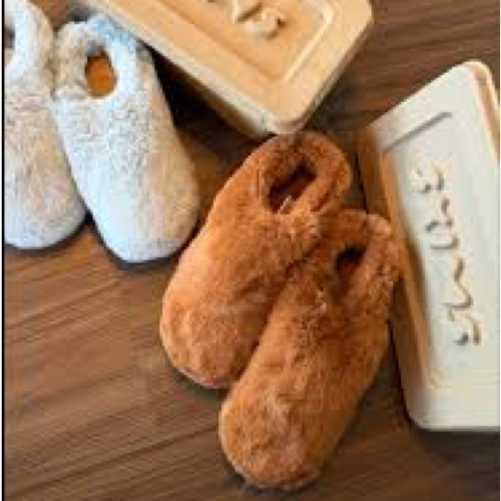 Like New! SKIMS SLIPPERS